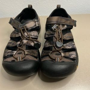 Keen Newport H2 Camo Waterproof Brown Green Sport Sandals Youth Size 3